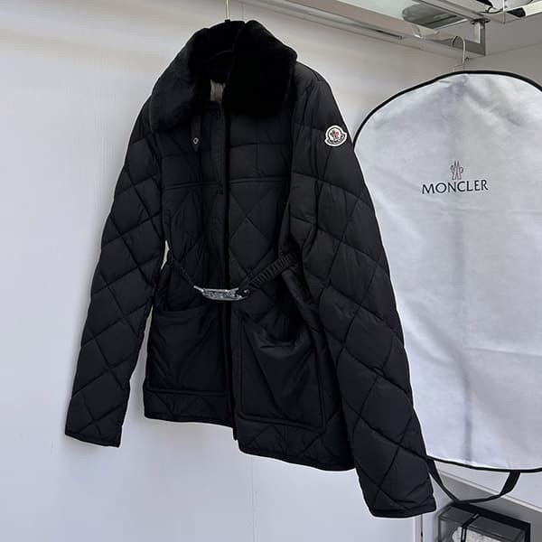 送料込 モンクレール シグネ ショートダウンジャケット mor44365